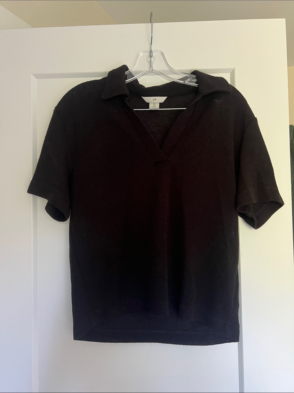 H&M women’s Black Short-Sleeve Shirt